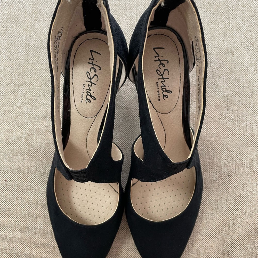 ⭐️Brand New⭐️ Never worn black suede shoe size 8.5 with 2.5” patent leather heel - Picture 10 of 10